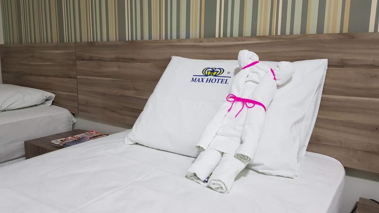 Max Hotel Арковерді Екстер'єр фото