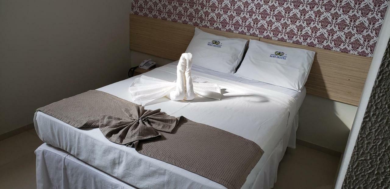 Max Hotel Арковерді Екстер'єр фото